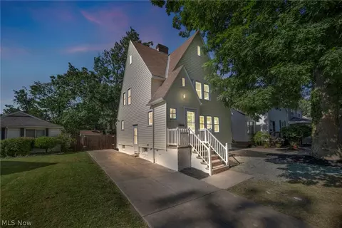 27133 Shoreview Ave, Euclid, OH 44132