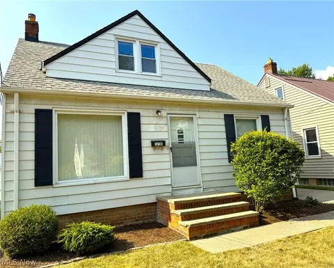 14104 Rockside Rd, Maple Heights, OH 44137