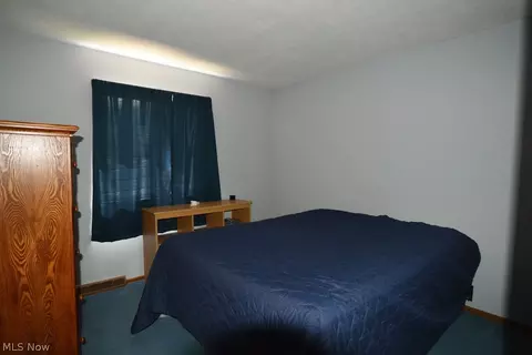 Bedroom - 2546 Ash Rd, Willoughby, OH 44094 photo 2 of 3