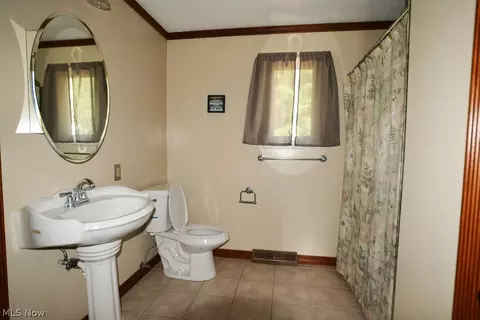 Bath - 2546 Ash Rd, Willoughby, OH 44094 photo 1 of 2