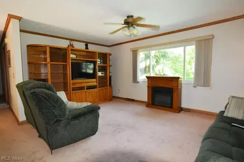 Living - 2546 Ash Rd, Willoughby, OH 44094 photo 1 of 4
