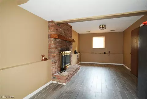 Living - 2546 Ash Rd, Willoughby, OH 44094 photo 4 of 4