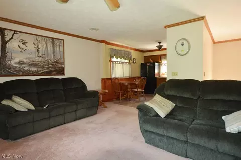 Living - 2546 Ash Rd, Willoughby, OH 44094 photo 2 of 4