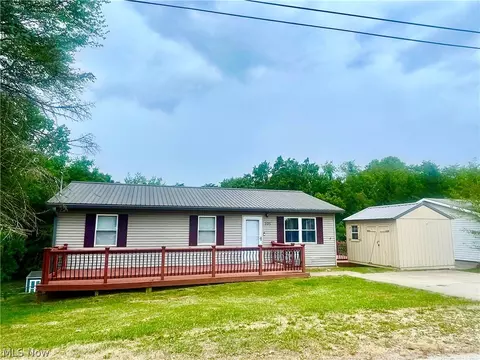105 Metta Crest Cir, Waverly, WV 26184