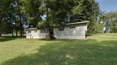 2185 Beaumont Ave NW, Massillon, OH 44647