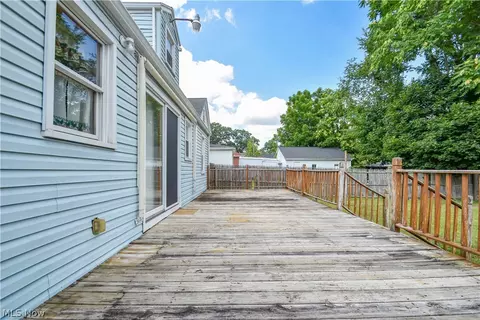 Exterior - 420 7th St, Struthers, OH 44471 photo 5 of 8