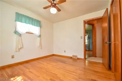 Bedroom - 420 7th St, Struthers, OH 44471 photo 7 of 13