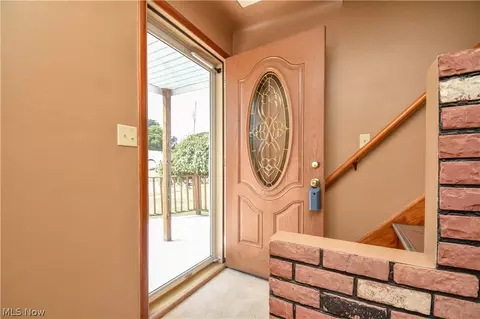 Entry Way - 420 7th St, Struthers, OH 44471 photo 1 of 5