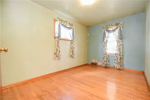 Bedroom - 420 7th St, Struthers, OH 44471 photo 1 of 13