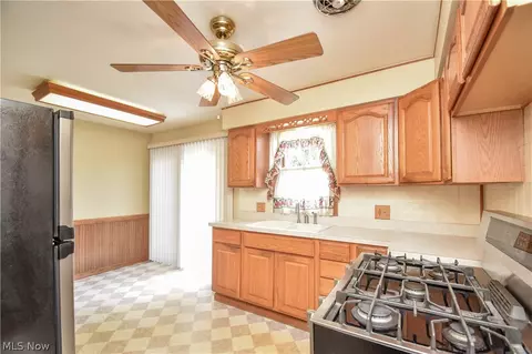 Kitchen - 420 7th St, Struthers, OH 44471 photo 2 of 3
