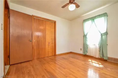 Bedroom - 420 7th St, Struthers, OH 44471 photo 5 of 13