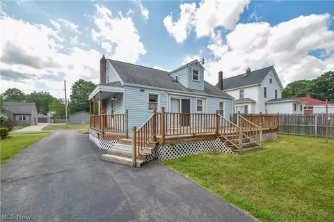 Exterior - 420 7th St, Struthers, OH 44471 photo 2 of 8