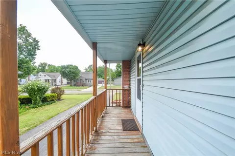 Exterior - 420 7th St, Struthers, OH 44471 photo 4 of 8