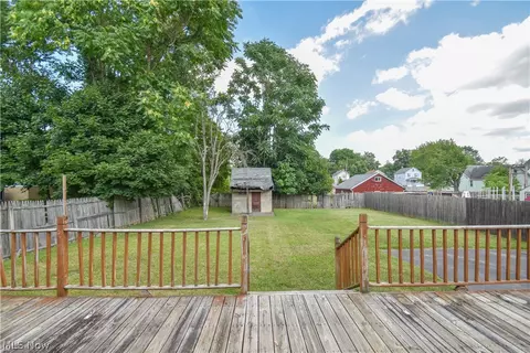 Exterior - 420 7th St, Struthers, OH 44471 photo 3 of 8