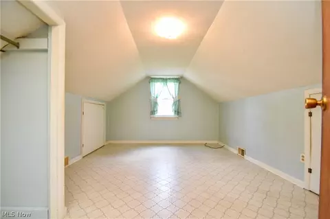 Bedroom - 420 7th St, Struthers, OH 44471 photo 10 of 13