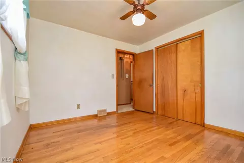 Bedroom - 420 7th St, Struthers, OH 44471 photo 6 of 13