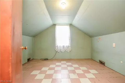 Bedroom - 420 7th St, Struthers, OH 44471 photo 9 of 13