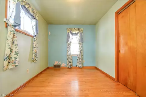 Bedroom - 420 7th St, Struthers, OH 44471 photo 2 of 13