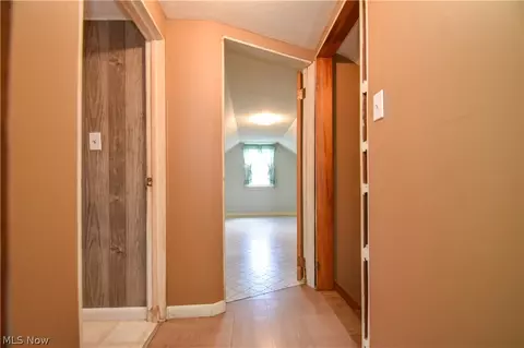 Entry Way - 420 7th St, Struthers, OH 44471 photo 5 of 5