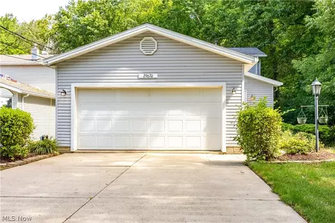 29670 Broxbourne Rd, North Olmsted, OH 44070