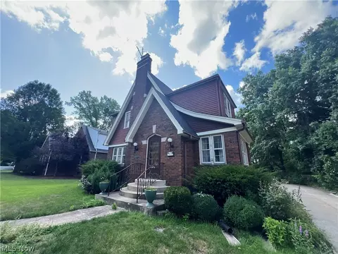 1454 Delia Ave, Akron, OH 44320