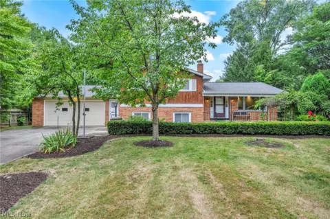 2808 Fowler Dr, Willoughby Hills, OH 44094
