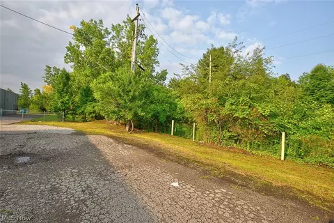 114 Anaconda Rd, Akron, OH 44310 photo 1