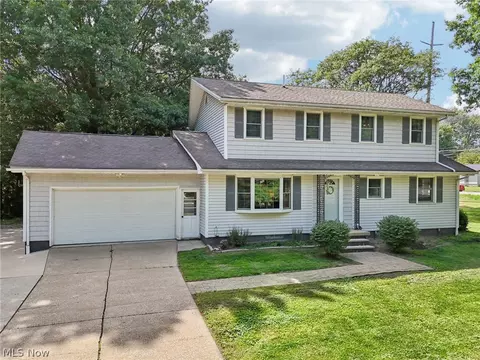 132 W Steels Corners Rd, Cuyahoga Falls, OH 44223
