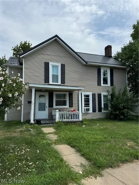1002 Chestnut St, Coshocton, OH 43812