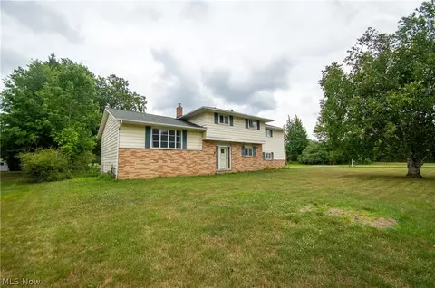 2675 Alan Dr, Willoughby Hills, OH 44092 photo 2