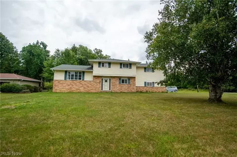 2675 Alan Dr, Willoughby Hills, OH 44092