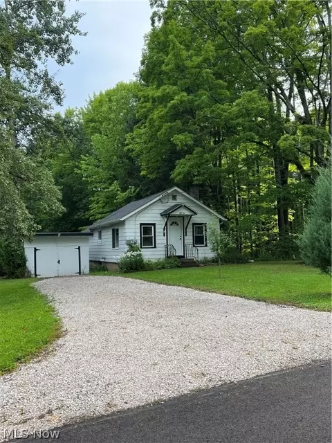 55 E Pine St, Jefferson, OH 44047