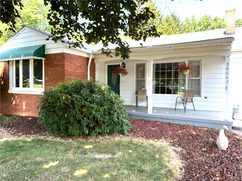 38662 Overlook Dr, Grafton, OH 44044