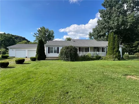 1754 Circle Dr SW, New Philadelphia, OH 44663