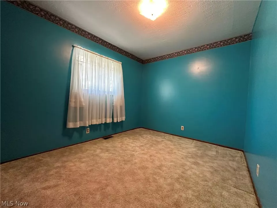 Bedroom - 1447 Roseland Dr, Macedonia, OH 44056 photo 8 of 10