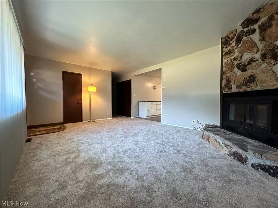 Living - 1447 Roseland Dr, Macedonia, OH 44056 photo 2 of 7