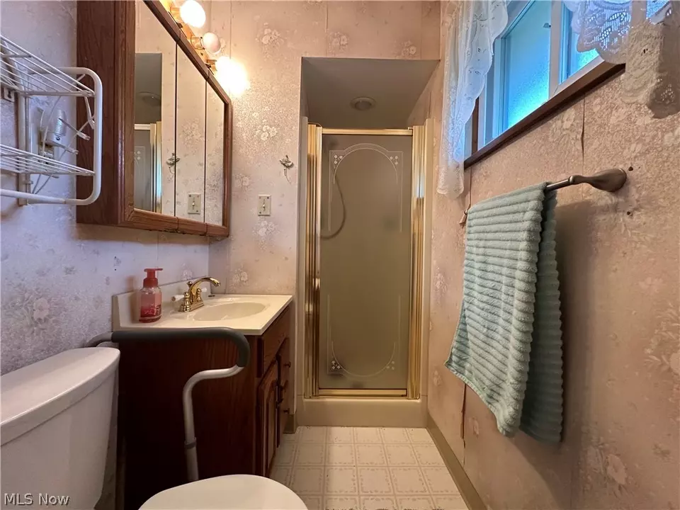 Bath - 1447 Roseland Dr, Macedonia, OH 44056 photo 1 of 4