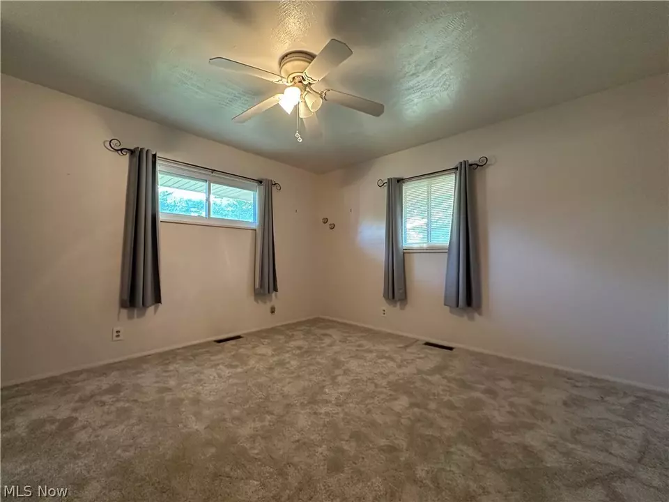 Bedroom - 1447 Roseland Dr, Macedonia, OH 44056 photo 2 of 10