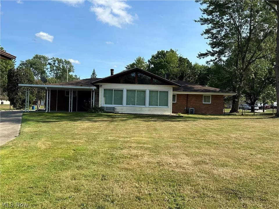 Exterior - 1447 Roseland Dr, Macedonia, OH 44056 photo 7 of 9