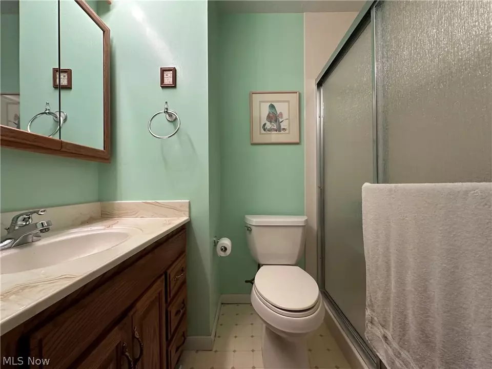 Bath - 1447 Roseland Dr, Macedonia, OH 44056 photo 3 of 4