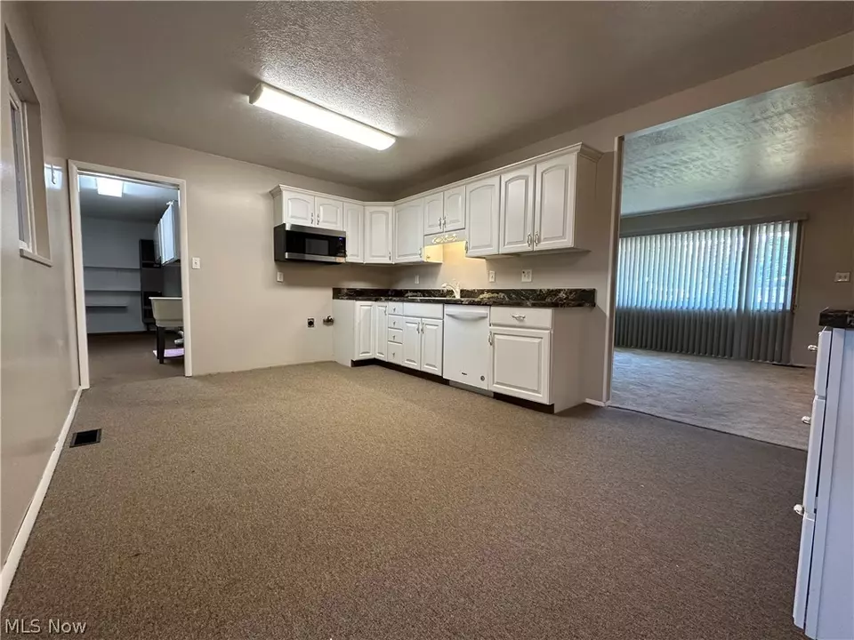 Kitchen - 1447 Roseland Dr, Macedonia, OH 44056 photo 2 of 4