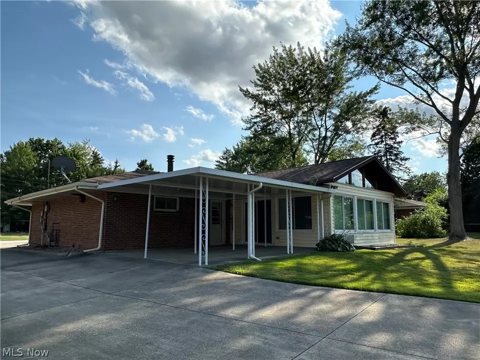 Exterior - 1447 Roseland Dr, Macedonia, OH 44056 photo 5 of 9