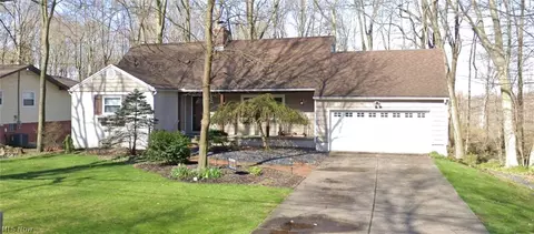 417 Spring Grove Dr, Tallmadge, OH 44278