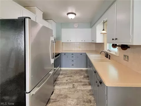 Kitchen - 276 Dowd Rd, Elyria, OH 44035 photo 1 of 1