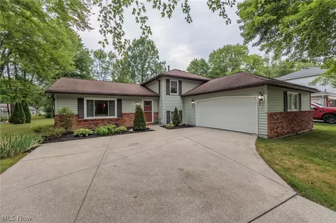 26940 Greenbrooke Dr, Olmsted Twp, OH 44138