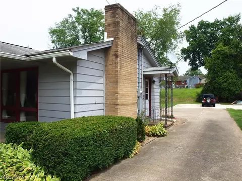 324 Perry Dr NW, Canton, OH 44708 photo 3