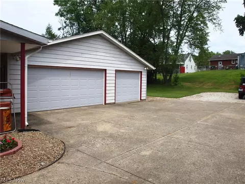 324 Perry Dr NW, Canton, OH 44708 photo 4