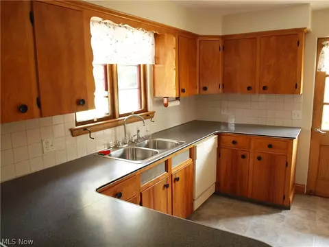 324 Perry Dr NW, Canton, OH 44708 photo 5
