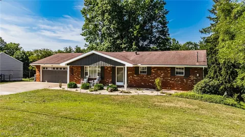 6421 Dupont Rd, Washington, WV 26181