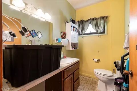 284 Sexton St, Struthers, OH 44471 photo 16